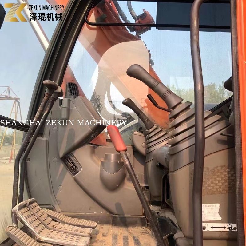 Gebruikte Hitachi ZX75 mini graafmachine ZX75US ZX75US-3 door eigenaar Originele hydraulische klep
