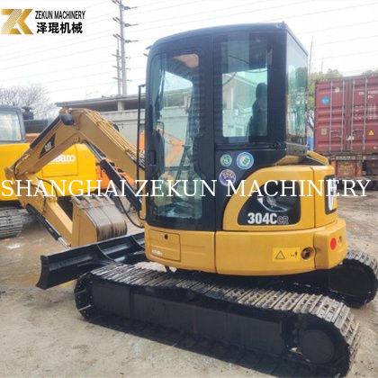 Gebruikte graafmachine CAT 304 van 4 ton met gesloten cabine en originele hydraulische cilinder