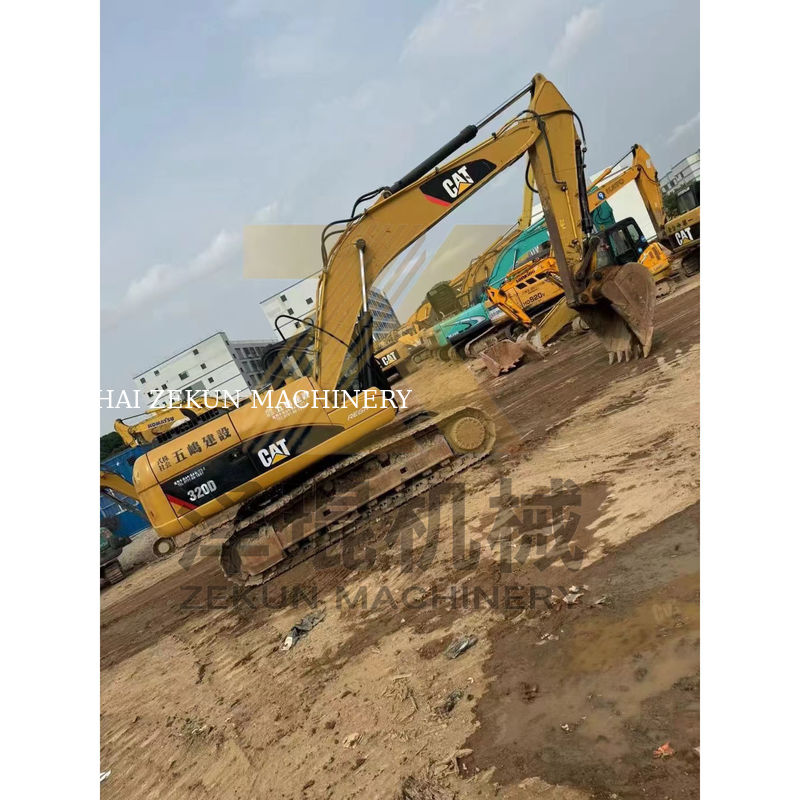 Gebruikte Cat 320D graafmachine in Japan met 20000 KG machinegewicht in goede staat