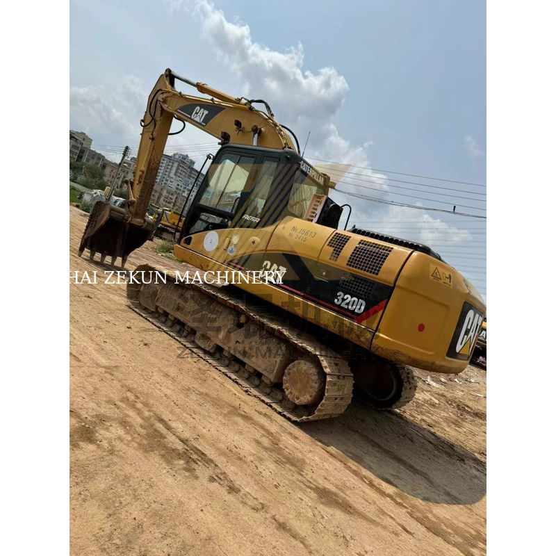 20 ton tweedehands Shantui Kato graafmachine 320D met een emmercapaciteit van 1m3 in Shanghai