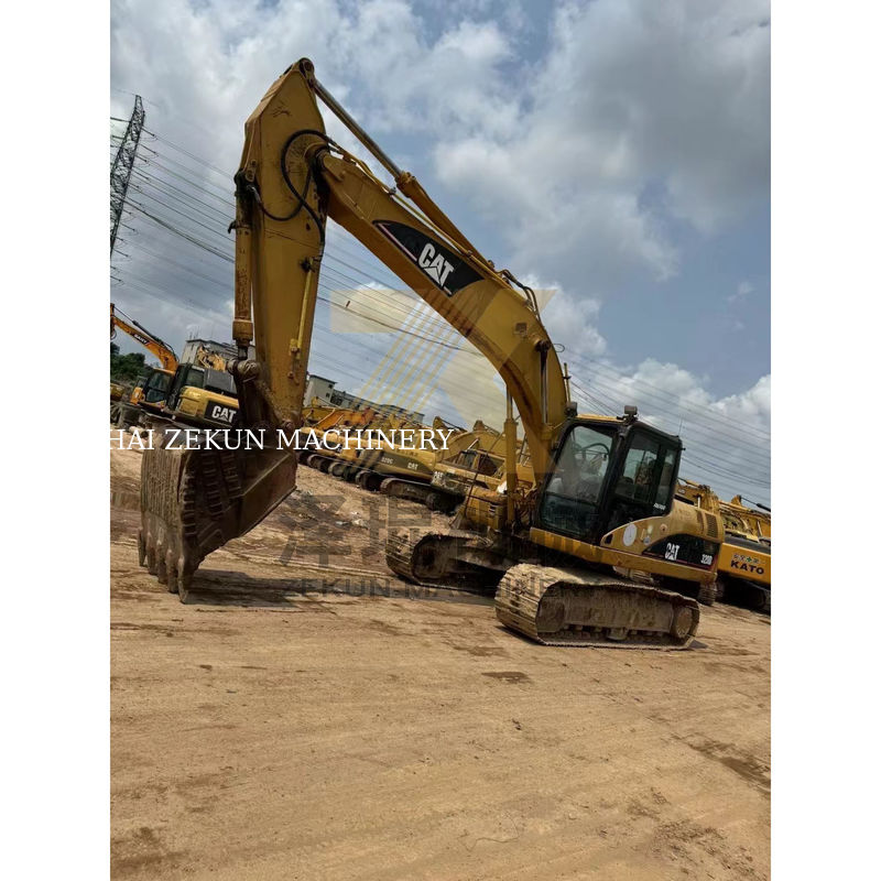 20 ton tweedehands Shantui Kato graafmachine 320D met een emmercapaciteit van 1m3 in Shanghai