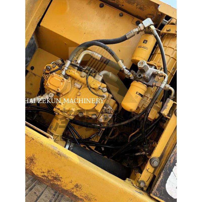 20 ton tweedehands Shantui Kato graafmachine 320D met een emmercapaciteit van 1m3 in Shanghai