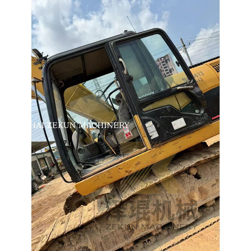 20 ton tweedehands Shantui Kato graafmachine 320D met een emmercapaciteit van 1m3 in Shanghai