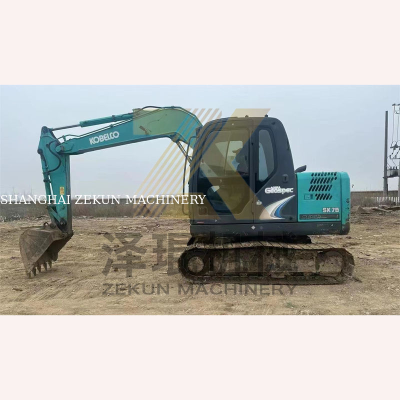 0.4m3 emmercapaciteit 2017 Gebruikte Kobelco 907 E307D Sk75 Sk75-11 graafmachine in Shanghai