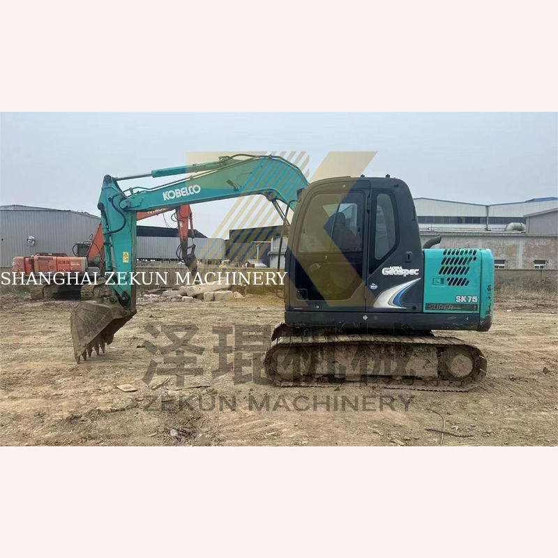 0.4m3 emmercapaciteit 2017 Gebruikte Kobelco 907 E307D Sk75 Sk75-11 graafmachine in Shanghai