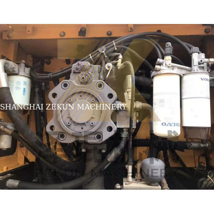 Gebruikte Volvo EC480 graafmachine met een emmercapaciteit van 3,3 m3 en andere hydraulische klep