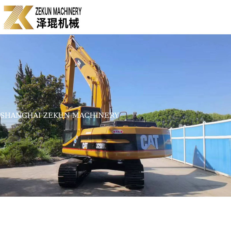 Gebruikte Cat 320 BL graafmachine met een emmercapaciteit van 0,92 m3 en 2001-4000 werkuren