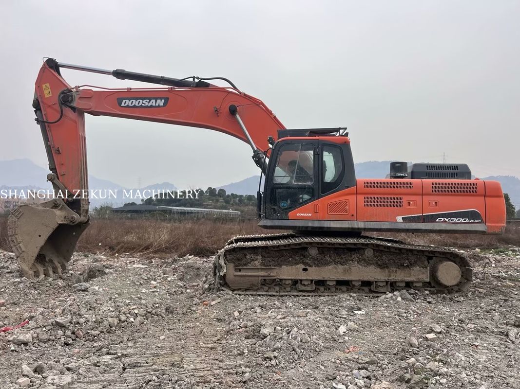 Gebruikte 2020 Doosan DX380 graafmachine met 4 816 werkuren in goede staat