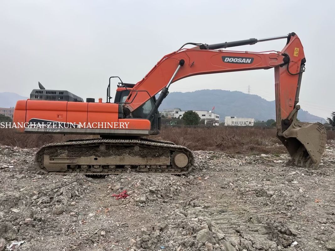 Gebruikte 2020 Doosan DX380 graafmachine met 4 816 werkuren in goede staat