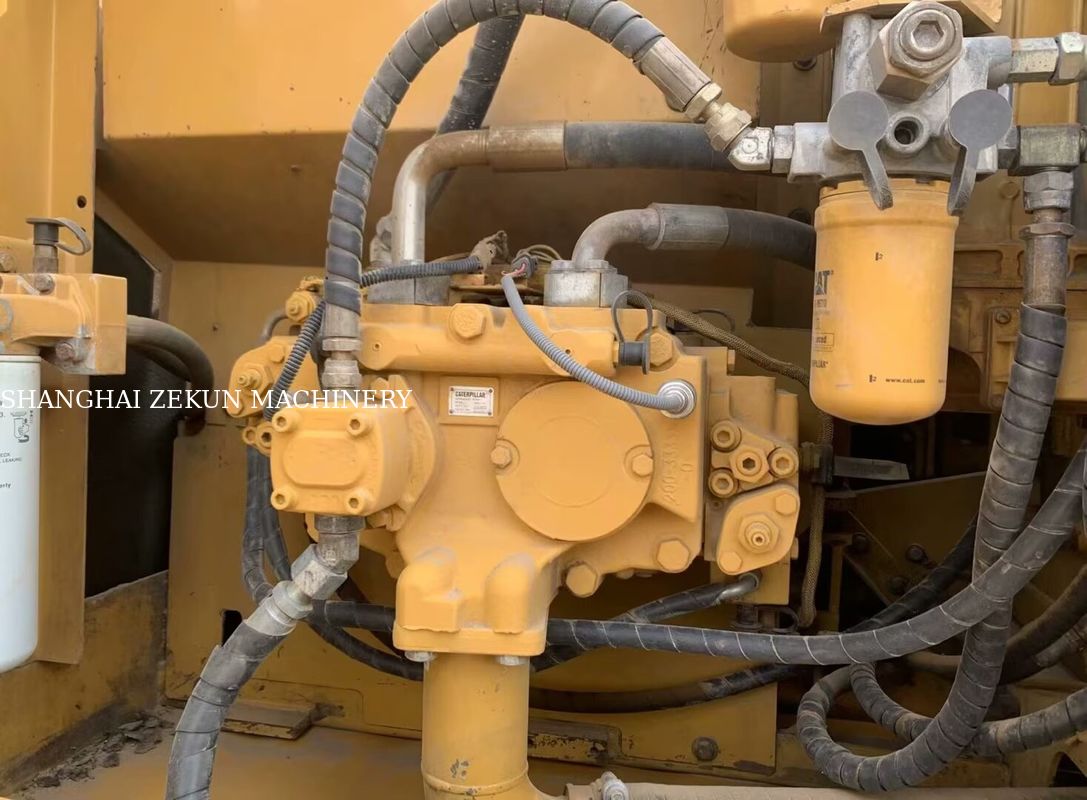 Versatile 2020 Cat 323D2 graafmachine 23 ton 4877 uur voor verschillende toepassingen