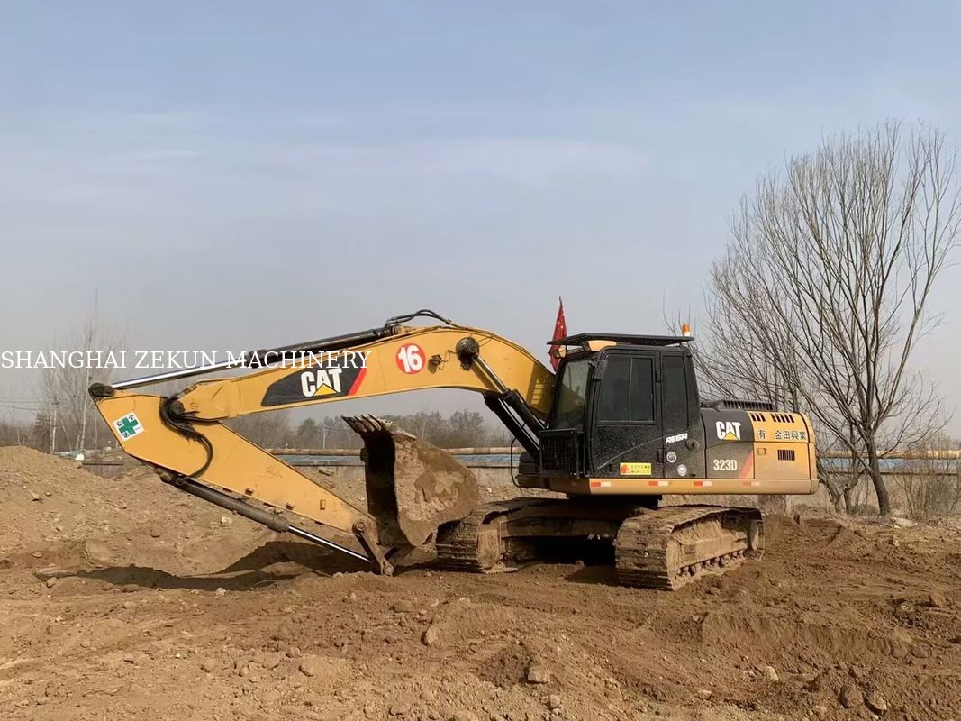 Versatile 2020 Cat 323D2 graafmachine 23 ton 4877 uur voor verschillende toepassingen