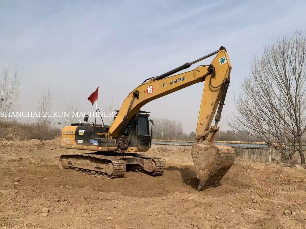 Versatile 2020 Cat 323D2 graafmachine 23 ton 4877 uur voor verschillende toepassingen