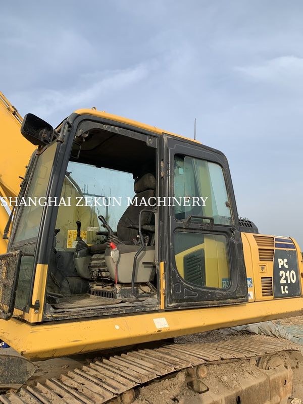 2015 Komatsu PC210LC-8MO Graafmachine met een bedrijfsgewicht van 100 kg en een maximale graafbereik van 9