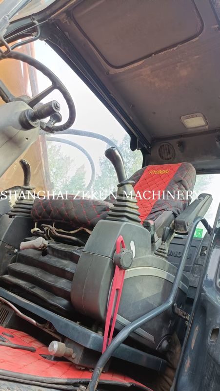 Hyundai R210W-9 Wielgraafmachine 330 L Brandstoftank Capaciteit En Hydraulische Klep