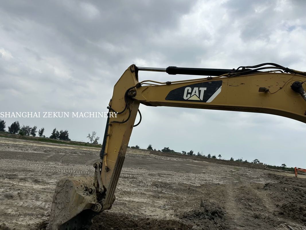 2014 CAT 320D2 Graafmachine 10 812 uur En prestaties Hydraulische doorstroming 2 × 214 L/min Reissnelheid 3,5 / 5,5 Km/h