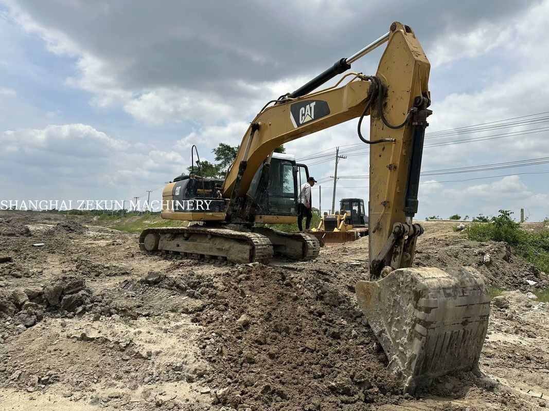 2014 CAT 320D2 Graafmachine 10 812 uur En prestaties Hydraulische doorstroming 2 × 214 L/min Reissnelheid 3,5 / 5,5 Km/h