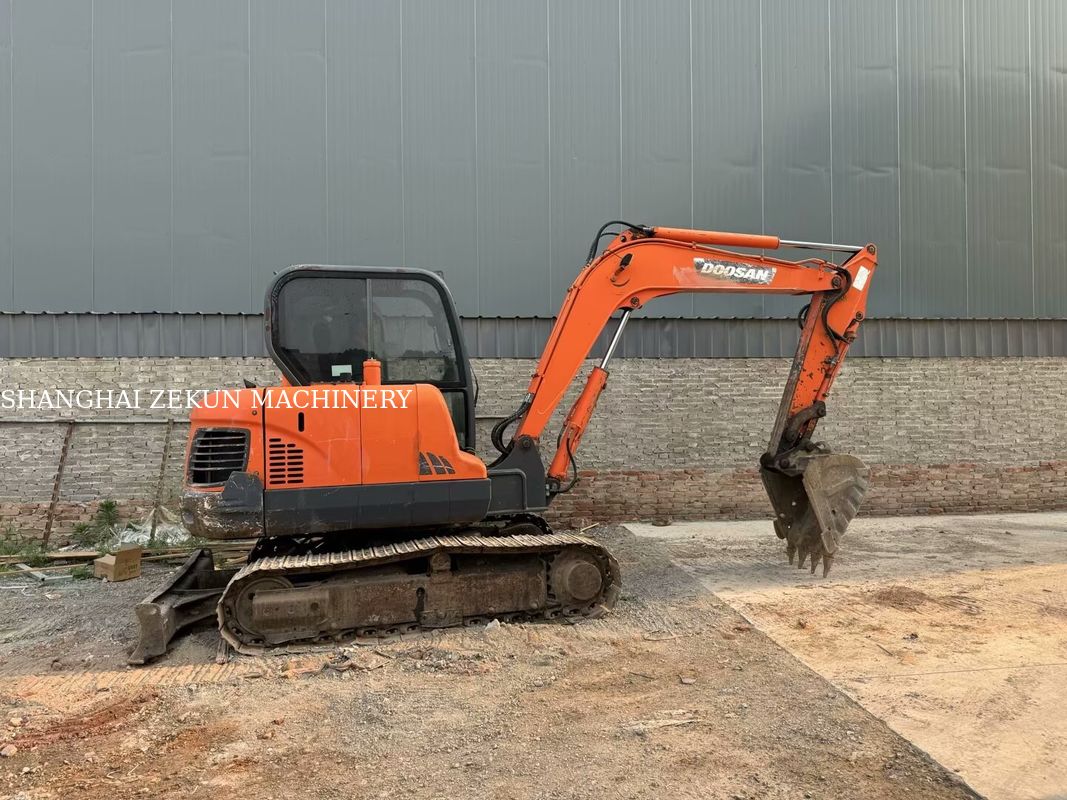 Doosan DX60 Graafmachine Tier 3 Emissienorm Max. Bereik Op Grondniveau 100 mm en Prestaties