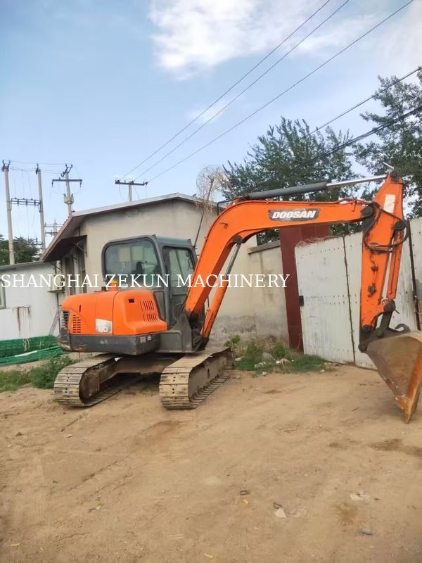 2013 Doosan DX60 Graafmachine met hydraulische druk 27,5 MPa en maximale graafhoogte 800 mm